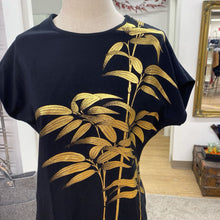 Load image into Gallery viewer, The Metropolitan Museum Of Art gold foil tee L
