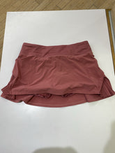 Load image into Gallery viewer, Lululemon pleat detail skort 6
