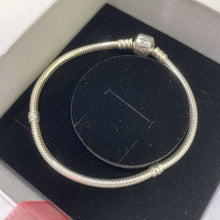 Load image into Gallery viewer, Pandora bracelet
