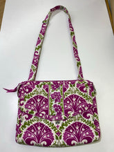 Load image into Gallery viewer, Vera Bradley quilted crossbody
