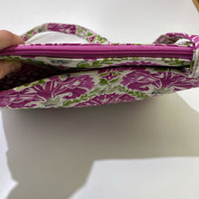 Load image into Gallery viewer, Vera Bradley quilted crossbody
