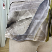 Load image into Gallery viewer, Elie Tahari silk blend top M
