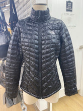 Load image into Gallery viewer, The North Face spring puffer M
