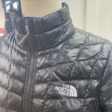 Load image into Gallery viewer, The North Face spring puffer M
