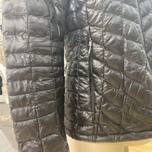 Load image into Gallery viewer, The North Face spring puffer M
