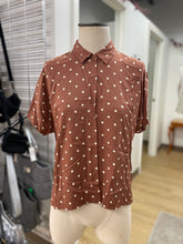 Load image into Gallery viewer, Uniqlo polka dot top XS
