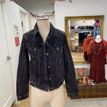 Load image into Gallery viewer, Levis denim jacket S
