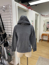 Load image into Gallery viewer, Lululemon cropped 6
