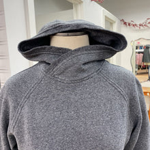 Load image into Gallery viewer, Lululemon cropped 6

