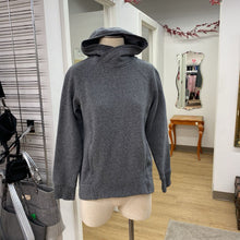 Load image into Gallery viewer, Lululemon cropped 6
