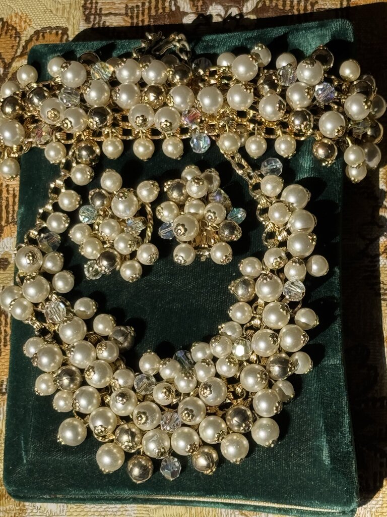 Vintage Pearl Set (Necklace Bracelet Clip on Earrings) (Circa 1940s)