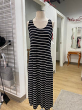 Load image into Gallery viewer, Lord &amp; Taylor maxi dress S
