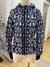 Load image into Gallery viewer, Lululemon jacket 4
