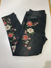 Load image into Gallery viewer, Driftwood Jackie embroidered jeans 32
