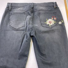 Load image into Gallery viewer, Driftwood Jackie embroidered jeans 32
