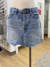 Load image into Gallery viewer, Denim Forum The Edie Mini denim skirt 31

