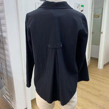 Load image into Gallery viewer, Habitat thin flowy jacket XS
