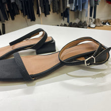 Load image into Gallery viewer, Gabrielle Union April sandals NWT 8
