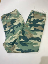 Load image into Gallery viewer, Mother The Shaker Chop Crop linen/blend pants 25
