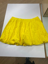 Load image into Gallery viewer, Lilly Pulitzer eyelet bubble mini skirt 16
