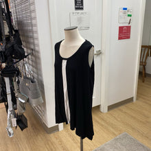Load image into Gallery viewer, Karen Kane sleeveless top 2X
