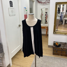 Load image into Gallery viewer, Karen Kane sleeveless top 2X
