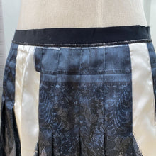 Load image into Gallery viewer, Marc Jacobs pleated skirt 4

