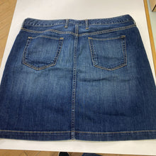 Load image into Gallery viewer, Eddie Bauer denim skirt 14
