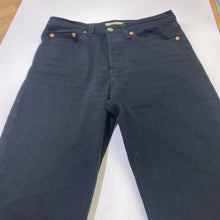 Load image into Gallery viewer, Levis Straight Wedgie 27
