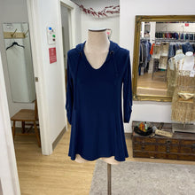 Load image into Gallery viewer, Sympli hooded tunic 4
