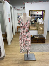 Load image into Gallery viewer, Adelyn Rae floral dress L
