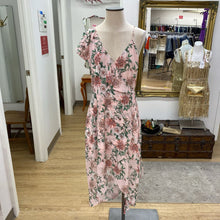 Load image into Gallery viewer, Adelyn Rae floral dress L
