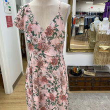 Load image into Gallery viewer, Adelyn Rae floral dress L
