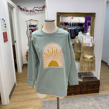 Load image into Gallery viewer, Livoutdoor Sweater L
