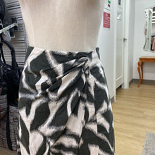 Load image into Gallery viewer, Banana Republic (outlet) linen blend Skirt 0
