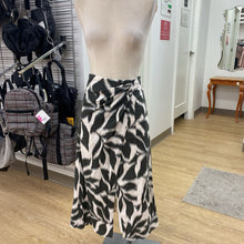 Load image into Gallery viewer, Banana Republic (outlet) linen blend Skirt 0
