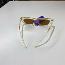Load image into Gallery viewer, Bold sunglasses
