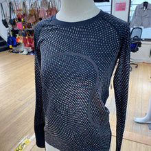 Load image into Gallery viewer, Lululemon stretchy long sleeve top 8
