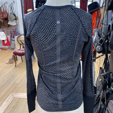 Load image into Gallery viewer, Lululemon stretchy long sleeve top 8
