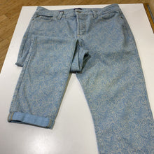 Load image into Gallery viewer, NYDJ Paisley print jeans 10p
