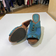 Load image into Gallery viewer, Nine West studded clogs 8
