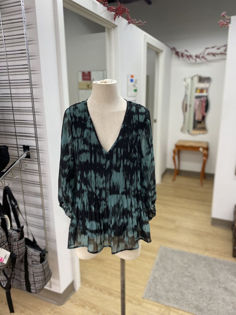 Ichi pleated/sheer top 38