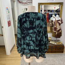 Load image into Gallery viewer, Ichi pleated/sheer top 38
