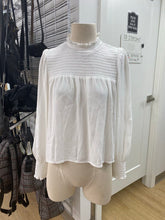 Load image into Gallery viewer, Wilfred smocked top M
