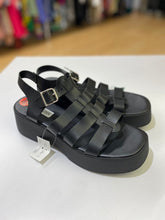Load image into Gallery viewer, Steve Madden platform sandals 10
