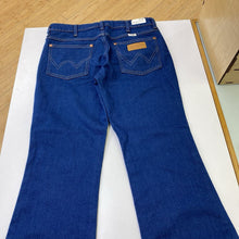 Load image into Gallery viewer, Wrangler Westward 626 Mid Rise Bootleg jeans NWT 27

