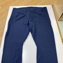 Load image into Gallery viewer, Lululemon crop leggings 20
