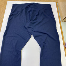 Load image into Gallery viewer, Lululemon crop leggings 20
