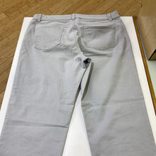 Load image into Gallery viewer, Talbots Simply Flattering 5-Pocket jeans 14
