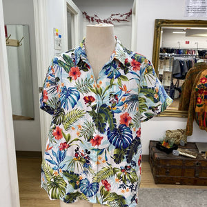 Tommy Bahama Disney linen top M